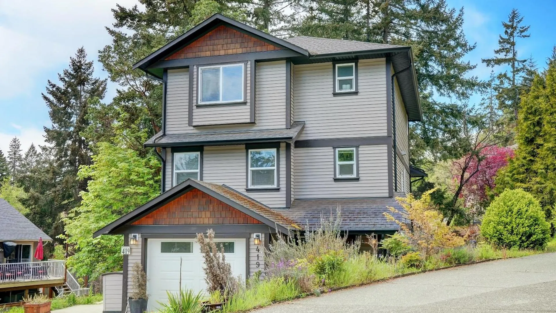 Modern Home In Victoria, Bc