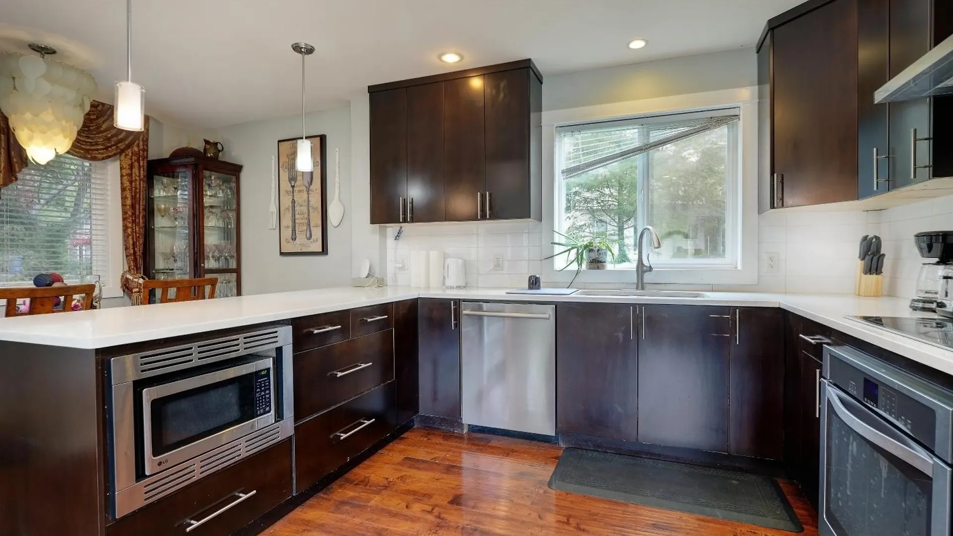 Modern Home In Victoria, Bc 0*, Victoria